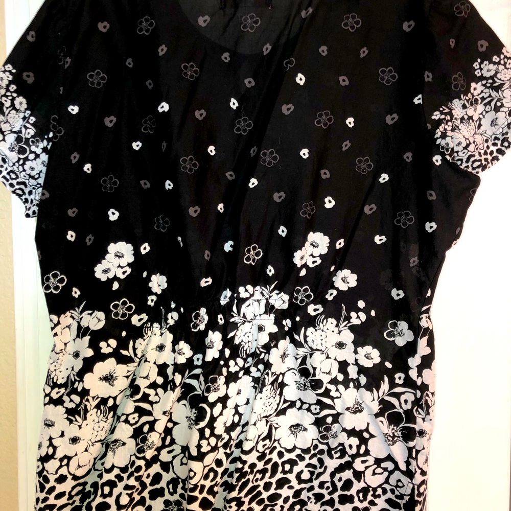 KOI XL Key Hole Scrub Top. Pre-Owned but looks new!  Smoke Free Home!!